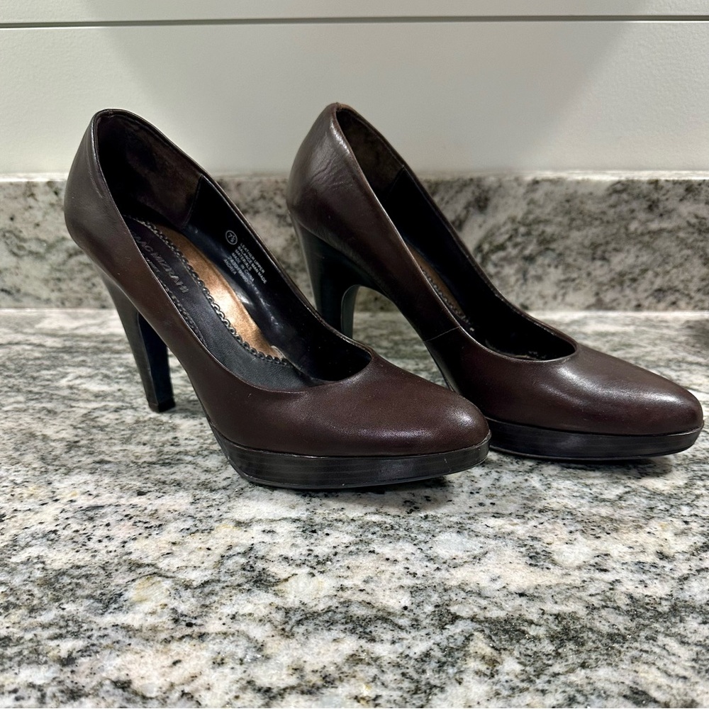 Women’s brown heel